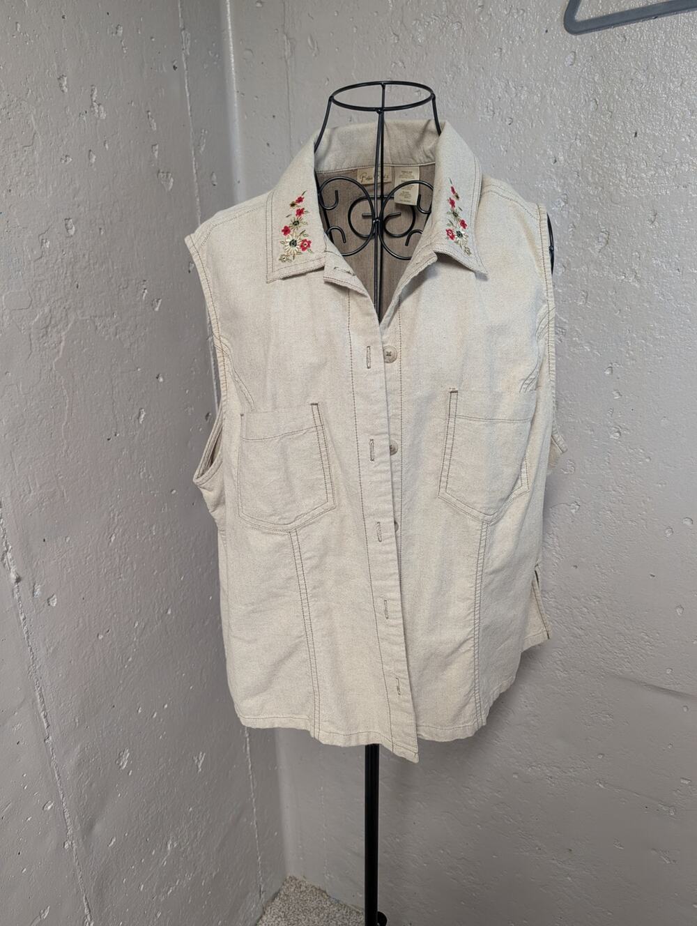 Bobbie Brooks Plus Size Embroidered Floral Collar Sleeveless Top Cottagecore